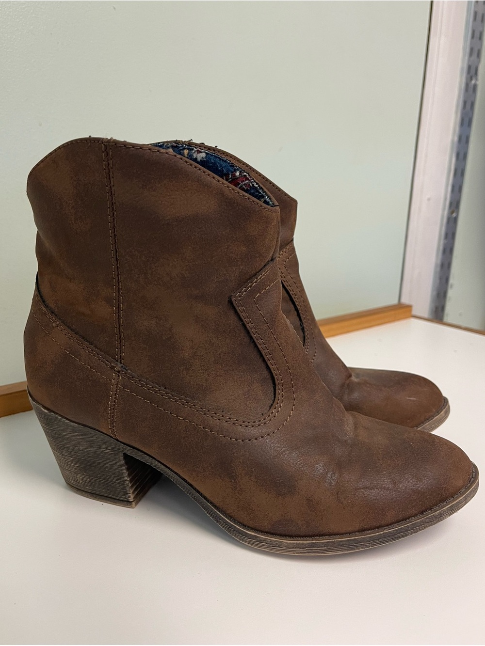 Rocket Dog Women's Brown Ankle Boots - Classic Western-Style Bootie